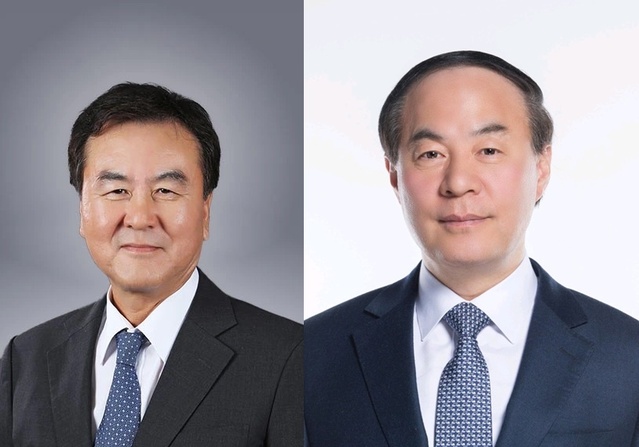 ▲ (왼쪽에서부터)신제윤 삼성전자 이사회 의장, 전영현 대표이사 부회장.ⓒ삼성전자
