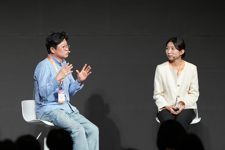 ▲ 19일 그로스 위드 브레이즈 서울(GROWTH WITH Braze SEOUL) 행사 중 왼쪽부터 김도균 베베쿡 전무와 김찬희 마티니 CRM 마케터. ⓒ유다정 기자