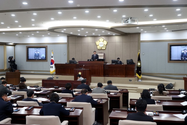 ▲ 20일 열린 제391회 임시회 제2차 본회의 모습. ⓒ수원시의회 제공