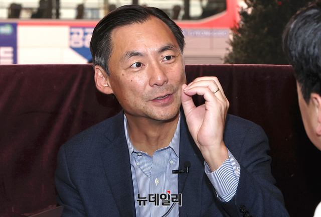 ▲ 모스 탄 전 미국 국무부 국제형사사법 대사가 지난 5일 서울의 한 호텔에서 뉴데일리와 만나 인터뷰를 하고 있다. ⓒ서성진 기자