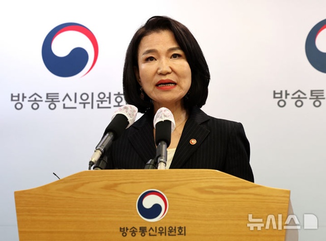 ▲ 이진숙 방송통신위원회 위원장이 경기 과천시 위원회 기자실에서 언론 브리핑을 하고 있다. 250318 ⓒ뉴시스