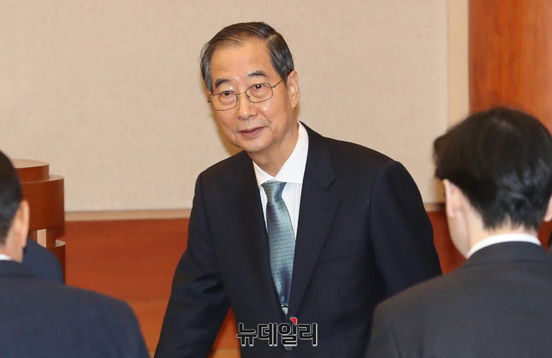 ▲ 한덕수 국무총리가 19일 서울 종로구 헌법재판소에서 열린 한덕수 국무총리 탄핵심판 1차 변론에 출석하고 있다. 2025.02.19. ⓒ서성진 기자