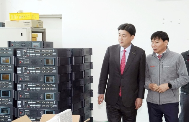 ▲ 방세환 광주시장이 지역 내 기업을 방문해 관계자들의 애로사항을 청취하고 있다. ⓒ광주시 제공