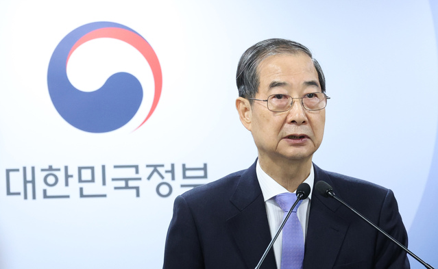 ▲ 헌법재판소의 탄핵 기각으로 직무에 복귀한 한덕수 대통령 권한대행 국무총리가 24일 정부서울청사에서 대국민담화를 하고 있다. 2025.03.24. ⓒ뉴시스