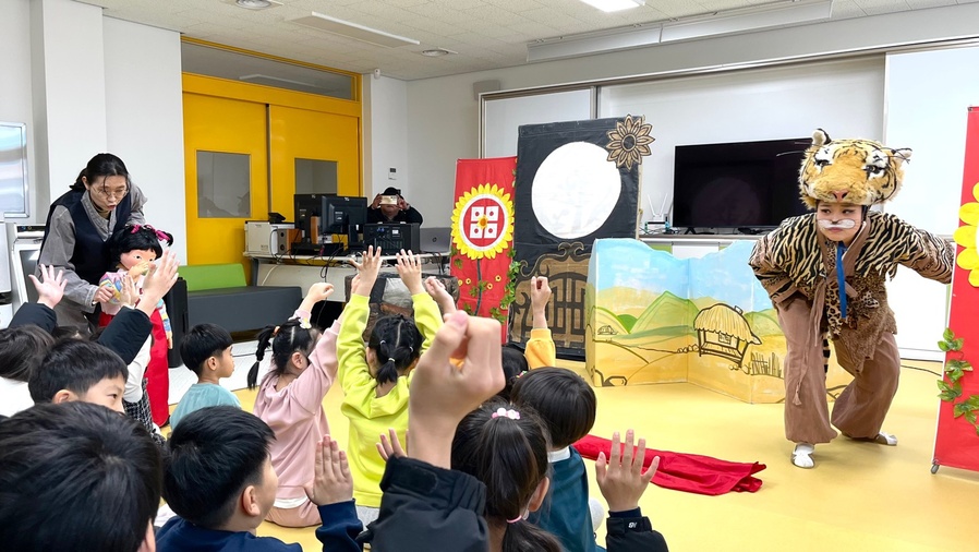 ▲ 경북교육청(교육감 임종식)은 다음 달부터 12월까지 영유아 수 300명 미만 지역(봉화, 영양, 청송, 울릉)의 유치원과 어린이집 3~5세 유아를 대상으로 ‘찾아가는 문화 공연’ 사업을 운영한다.ⓒ경북교육청