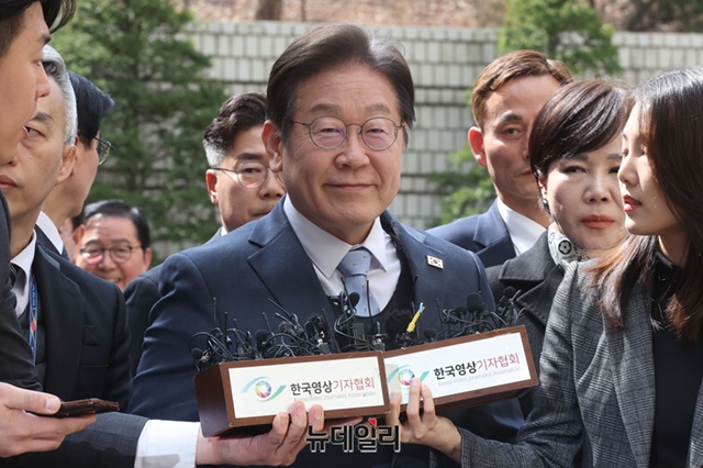 ▲ 이재명 더불어민주당 대표가 서울 서초구 서울고등법원에서 열린 공직선거법 위반 혐의 2심 선고 공판에 출석하고 있다. 250326 사진=공동취재단. ⓒ뉴데일리