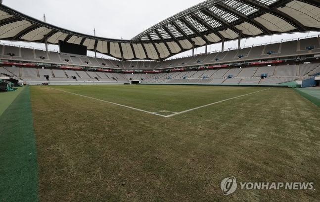 ▲ 올해 3월 초 서울월드컵경기장 잔디 모습.ⓒ연합뉴스 제공.