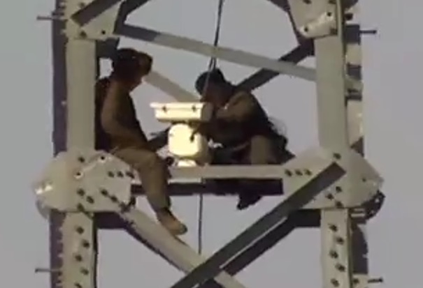 ▲ 합동참모본부에 따르면 북한이 DMZ 내 북한 지역의 경의선 송전탑 11개를 철거했지만 군사분계선(MDL) 이북 첫 번째 송전탑(34번)은 철거하지 않고 감시용 CCTV 1대를 지난달 초 설치했다. 합참은 