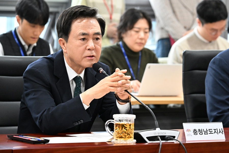 ▲ 김태흠 충남도지사가 27일 도청에서 열린 ‘지천댐 지역협의체’ 첫 회의에 참석해 인사말을 하고 있다.ⓒ충남도