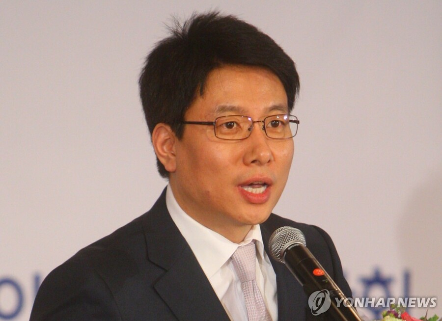 ▲ 임가 끝난 김유열 사장 후임으로 신동호 EBS이사가 EBS사장에 임명됐다. 그러나 민노총 산하 언론노조 EBS지부 노조원들이 떼거지로 신임사장의 출근을 막았다. ⓒ