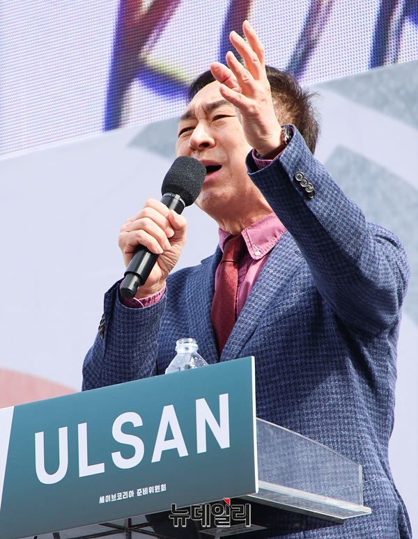 ▲ 김기현 국민의힘 의원이 29일 오후 울산 남구에서 열린 윤석열 대통령 탄핵반대 세이브코리아 울산 국가비상기도회에서 연사로 나서 발언하고 있다 ⓒ뉴데일리 서성진 기자