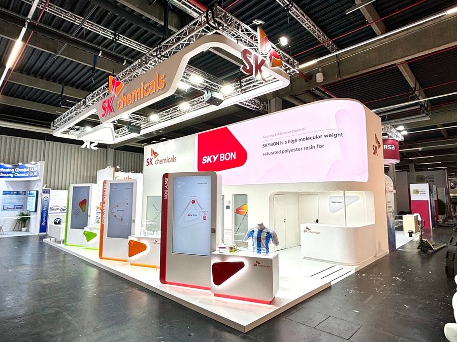 ▲ SK케미칼이 독일 뉘른베르크에서 지난 25일부터 27일까지 사흘 간 개최된 ‘유러피안 코팅 쇼(European Coatings Show, 이하 ECS) 2025’에 참가했다. SK케미칼 부스 전경.ⓒSK케미칼