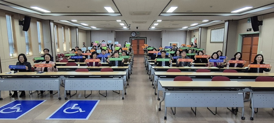 ▲ 지난달 28일 개최된‘서귀포시교육지원청 2025학년도 상반기 학교장 정례회’에 참석한 서귀포시 각급 학교장들이 정례회에 임하고 있다. ⓒ제주특별자치도교육청