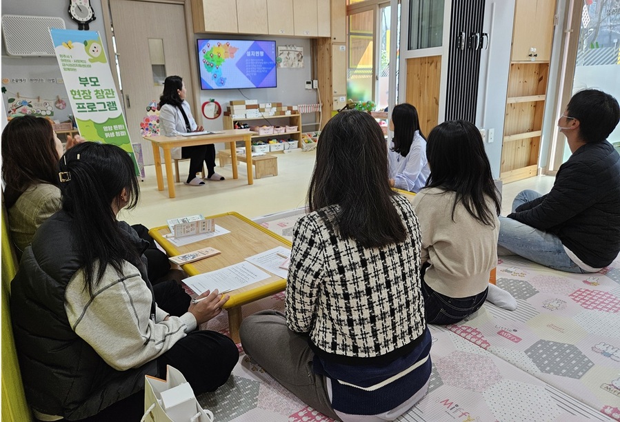 ▲ 충북대학교(총장 고창섭) 산학협력단이 위탁운영하고 있는 청주시 1 어린이·사회복지급식관리지원센터가 4월 1일~5월 7일 회원시설 9곳의 부모 50여명을 대상으로 ‘2025년 부모 현장 참관 프로그램’을 진행한다.ⓒ충북대학교
