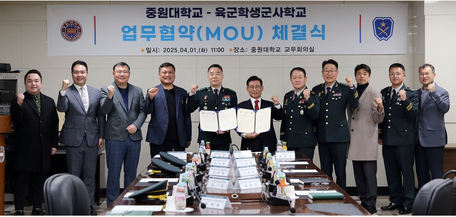 ▲ 중원대학교(총장 황윤원)와 육군학생군사학교(학교장 김동호 소장)는 드론 교육 및 유·무인 복합체계 발전을 위한 학술교류를 목적으로 상호 긴밀한 협력체계를 구축하고자 1일 업무협약(MOU)을 체결했다.ⓒ중원대학교
