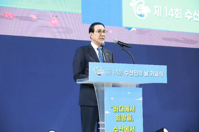 ▲ 노동진 한수총 회장이 1일 고창군에서 열린 제14회 수산인의 날 기념식에 참석해 개회사를 하고 있다 ⓒ한수총