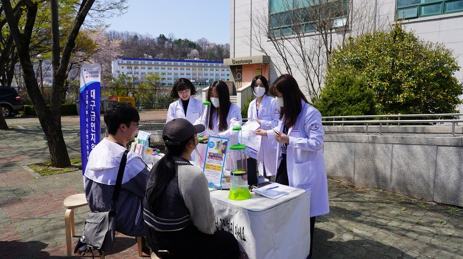 ▲ 수성대학교(총장 김선순)는 건강한 캠퍼스 환경 조성을 위해 대학생 및 교직원과 함께하는 지역연계협력 금연 캠페인을 1일 개최했다.ⓒ수성대
