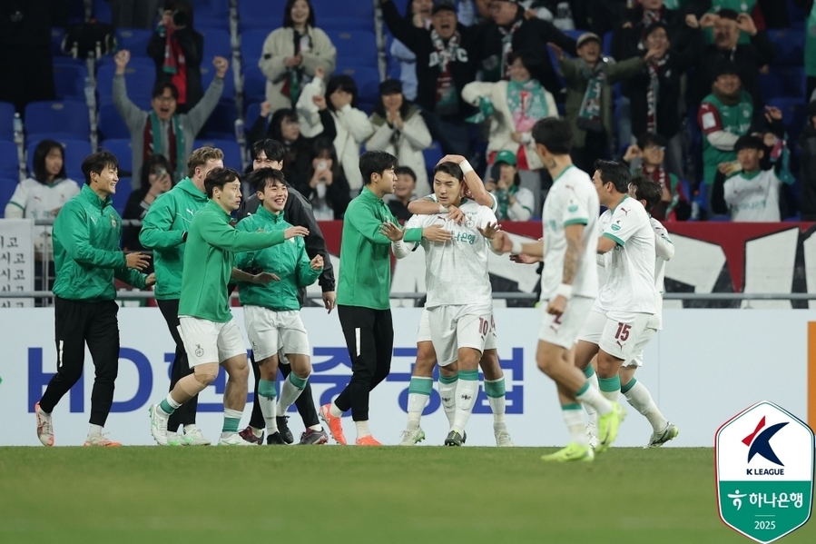 ▲ 대전의 주민규가 울산을 상대로 골을 터뜨린 후 세리머니를 하지 않고 있다.ⓒ한국프로축구연맹 제공