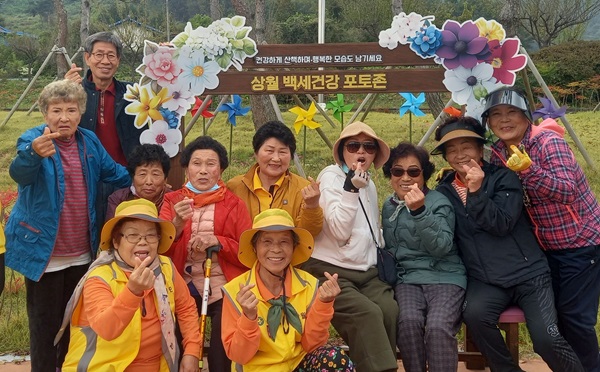 ▲ 100세건강위원회 활동 모습.ⓒ논산시