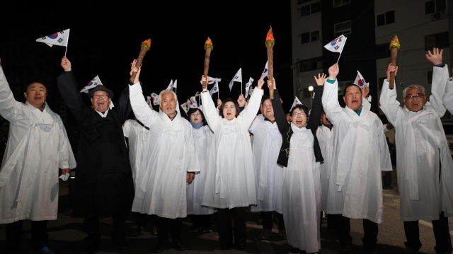 ▲ 안성문화원이 광복 80주년과 3·1운동 106주년을 맞아 옛 안성 읍내면과 죽산지역 독립항쟁지에서 재현한 4·1 만세운ⓒ안성시 제공