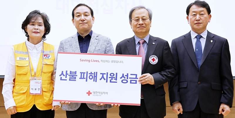 ▲ 유토개발의 성금 전달 장면.ⓒ유토개발