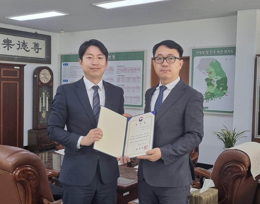 ▲ 청주세관(세관장 박용주)은 2일 영세·중소기업의 수출지원을 위해 관내 관세사 1명을 ‘공익관세사’로 선정하고, 위촉장을 수여했다.ⓒ관세청