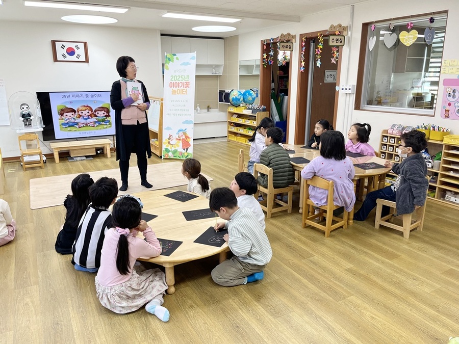 ▲ 대정초병설유치원 원아들이 동화구연 활동에 참여하고 있다. ⓒ제주특별자치도교육청 제공