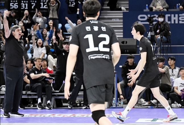 ▲ 현대캐피탈이 대한항공을 상대로 챔피언결정전 3연승을 달리며 통합 우승을 일궈냈다.ⓒKOVO 제공