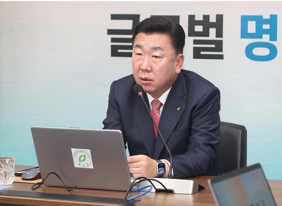 ▲ 이범석 청주시장이 7일 오전 임시청사에서 개최된 주간업무보고에서 발언하고 있다.ⓒ청주시
