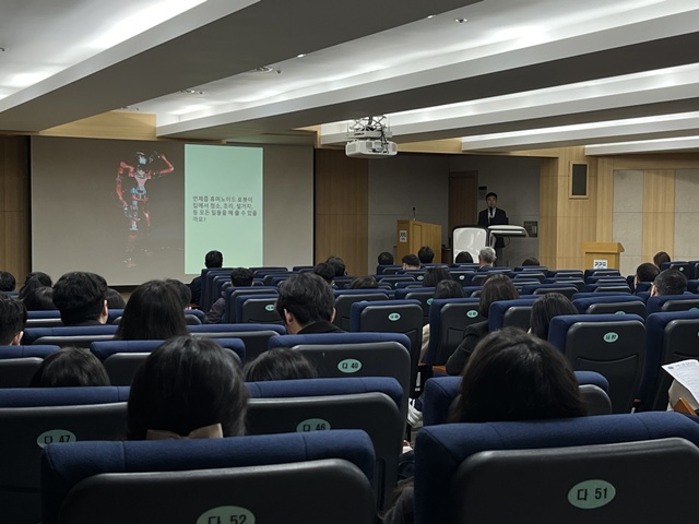 ▲ 차세대융합기술연구원이 지난 7일 개최한 박재흥 서울대학교 교수 초청 '제125회 융합문화콘서트' 모습. ⓒ차세대융합기술연구원 제공
