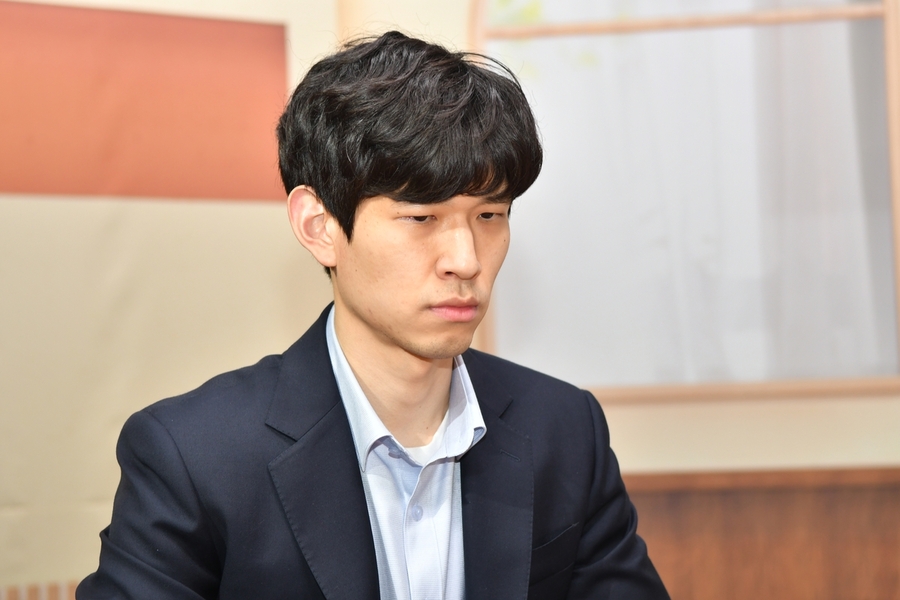 ▲ 이지현 9단이 맥심커피배에서 신진서 9단을 꺾고 5년 만에 우승을 차지했다.ⓒ한국기원 제공