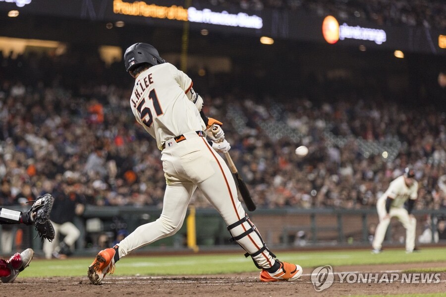 ▲ 샌프란시스코의 이정후가 8경기 연속 안타를 쳤다. 팀은 8연승에 실패했다.ⓒ연합뉴스 제공