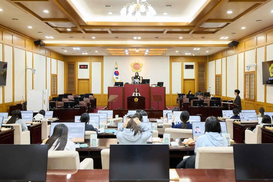 ▲ 대구광역시의회(의장 이만규)는 지역 청소년들을 대상으로 하는 ‘2025 의정 체험 프로그램’을 4월 9일, 용산중학교 청소년 모의의회를 시작으로 본격적인 운영에 돌입한다.ⓒ대구시의회