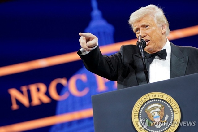 ▲ 도널드 트럼프 미국 대통령이 워싱턴 D.C. 국립건설박물관에서 열린 전국공화당하원위원회(NRCC)에 참석해 연설하고 있다. 250408 로이터=연합뉴스. ⓒ연합뉴스