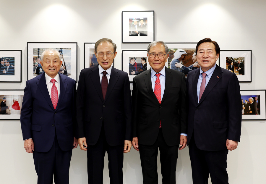 ▲ 김기문 중기중앙회장이 이명박 전 대통령을 예방해 자문을 구했다. ⓒ중기중앙회