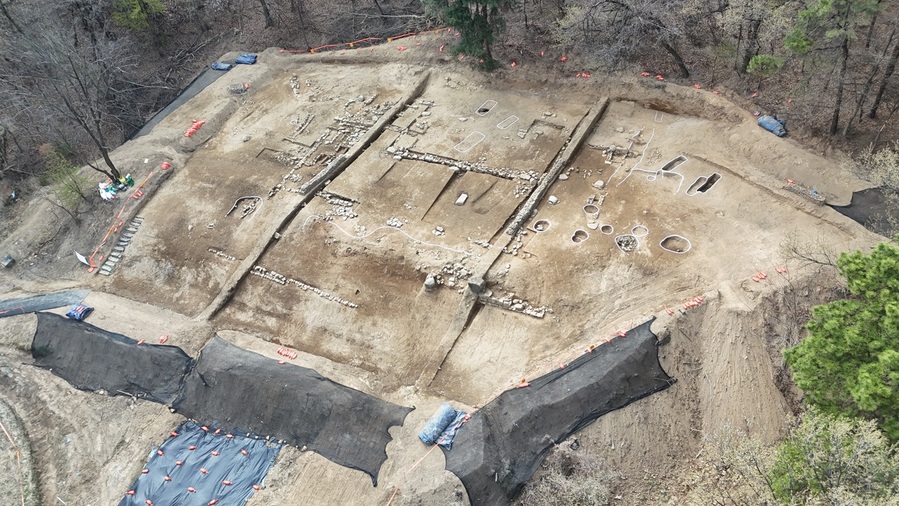 ▲ 청주시 운천근린공원 조성사업 대상지에서 고려부터 조선시대까지 사용된 건물지가 처음으로 확인됐다.ⓒ청주시