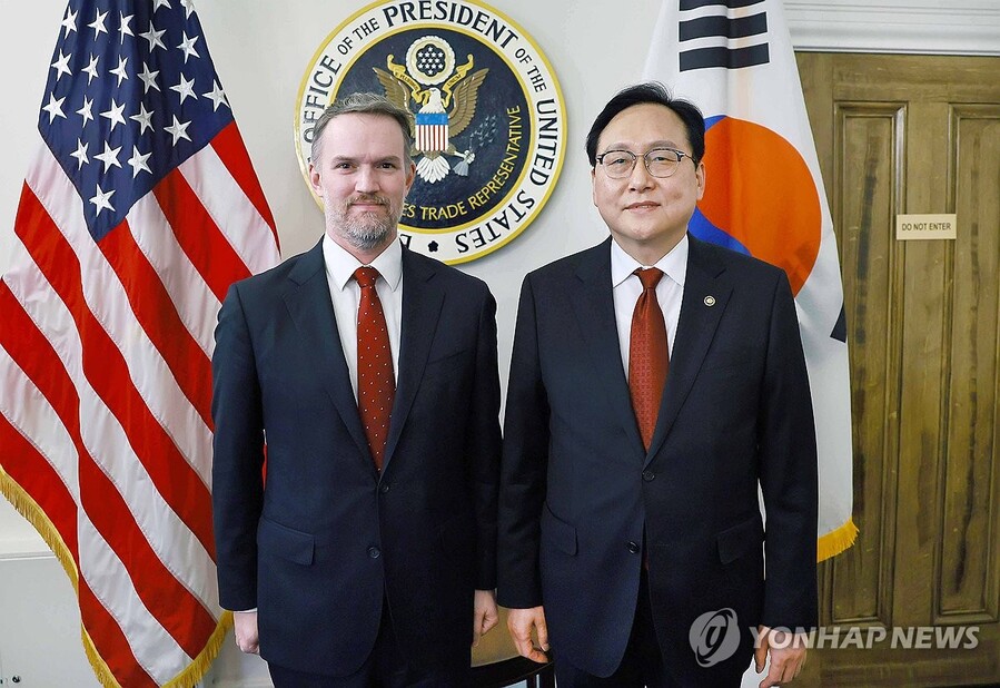 ▲ 정인교(오늘쪽) 통상교섭본부장과 그리어 미국무역대표.ⓒ연합뉴스.