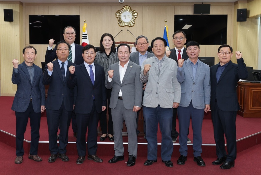 ▲ 청주시의회(의장 김현기)는 10일 2024 회계연도 결산검사를 수행할 10명의 결산검사위원을 위촉하고 본격적인 결산 검사 활동을 시작했다.ⓒ청주시의회