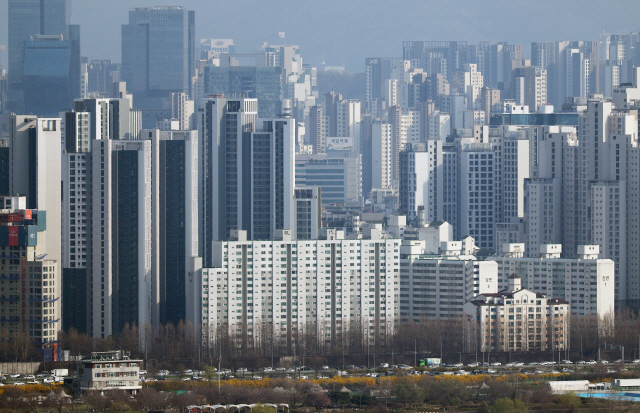 ▲ 서울 한강 인근에서 바라본 서초구와 강남구 일대 아파트ⓒ연합뉴스