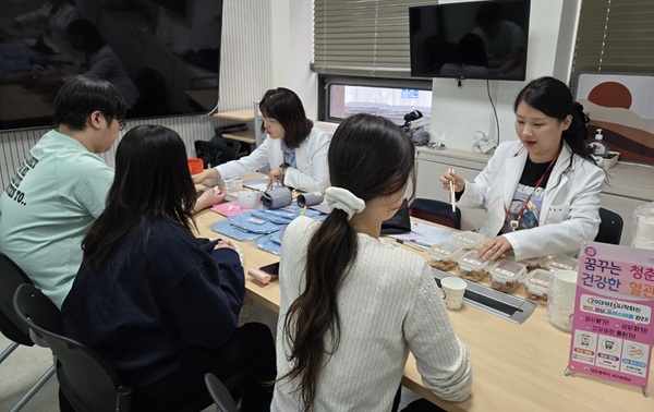 ▲ 통합 건강관리 프로그램 ‘꿈꾸는 청춘 건강한 혈관’ 프로그램 장면.ⓒ서구