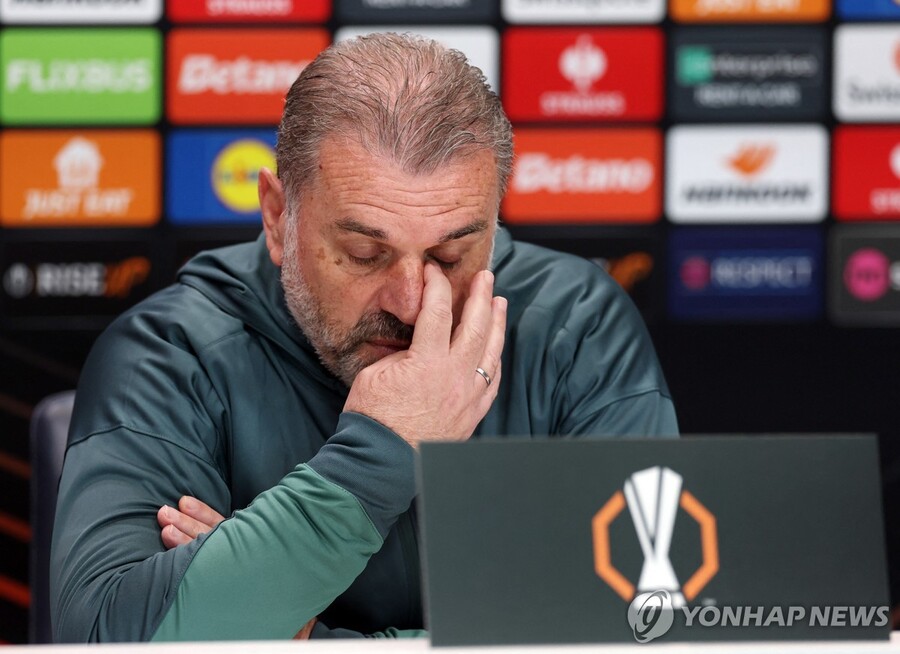 ▲ 엔제 포스테코글루 토트넘 감독의 위기다. 토트넘 팬들은 감독 경질을 외치고 있다.ⓒ연합뉴스 제공