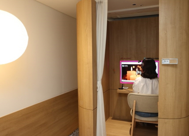 ▲ 1인 전용 명상 공간인 'H 카밍부스' 모습.ⓒ현대건설