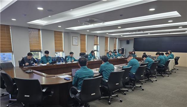 ▲ 경상북도개발공사(사장 이재혁, 이하 공사)가 최근 경북 북부지역에 발생한 대규모 산불로 피해를 입은 지역 주민들의 신속한 일상 회복을 돕기 위해 다양한 복구 및 지원 계획을 마련했다.ⓒ경북개발공사