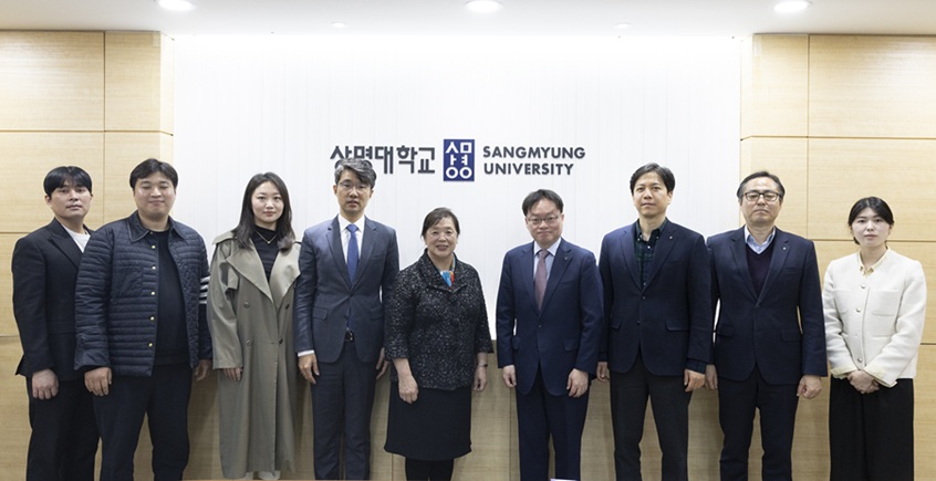 ▲ 상명대와 미국 뉴욕필름아카데미 관계자들이 교류협력 방안을 논의한 뒤 기념사진을 찍고 있다.ⓒ상명대