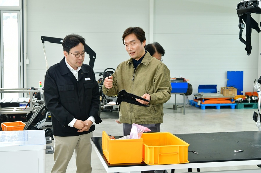 ▲ 경산시(시장 조현일)는 2025년 경제적 위기 속에서 어려움을 겪고 있는 지역 기업들을 격려하기 위해 매월 기업을 방문하는 중소기업 기운 UP 기살리기를 추진한다.ⓒ경산시