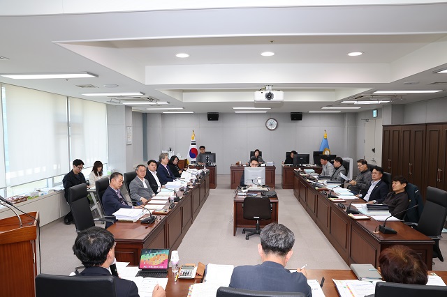 ▲ 포항시의회 예산결산특별위원회가 2025년도 제1회 추가경정예산안(이하 추경예산안) 심사에 돌입했다.ⓒ포항시의회
