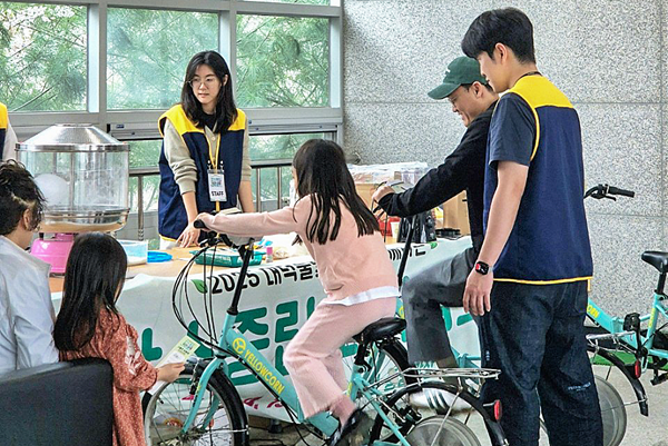 ▲ 지난 12일부터 이틀간 탄소중립 실천 확산을 위해 대청문화전시관에서 진행된 ‘2025 탄소중립 과학 캠프’가 성황리에 마무리됐다.ⓒ대덕구