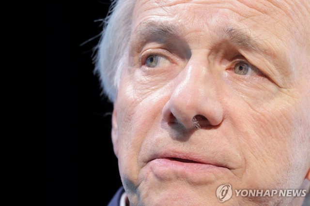 '투자업계 큰 손' <b>달리오</b> "美 경기침체보다 더 심각한 일 발생 우려"