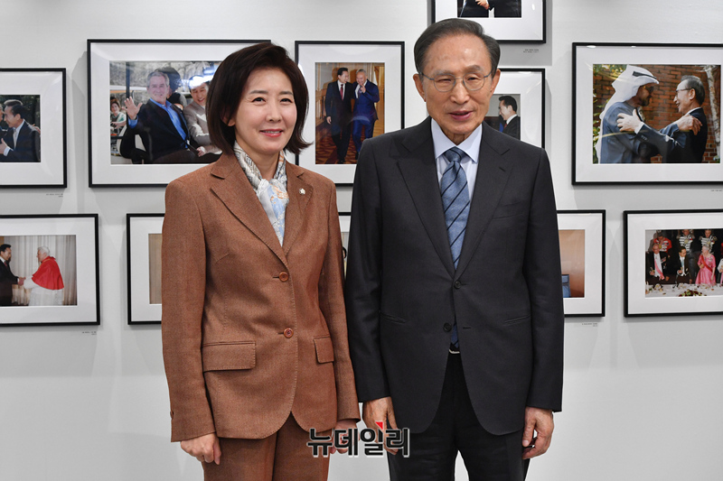 [포토] <b>나경원</b> 경선 후보, <b>이명박 전 대통령 예방</b>