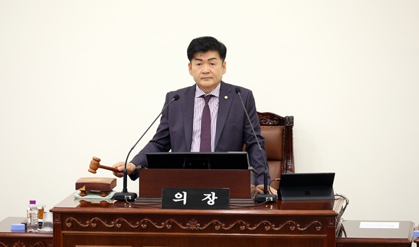 ▲ 김동수 의장은 이번 제277회 임시회를 통해 구정 전반에 걸친 민생 중심의 실질적인 변화와 개선을 끌어내는 데 주력하겠다고 밝혔다.ⓒ유성구의회